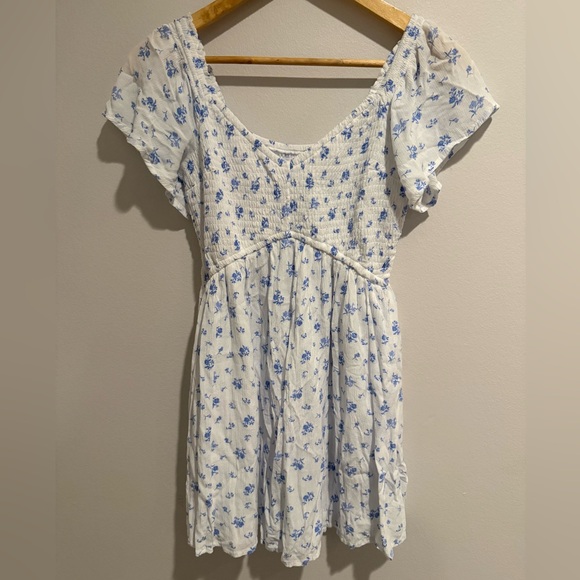 Hollister Dresses & Skirts - Hollister Floral Babydoll Skort Dress Size Small White Blue Smocked Romper Mini